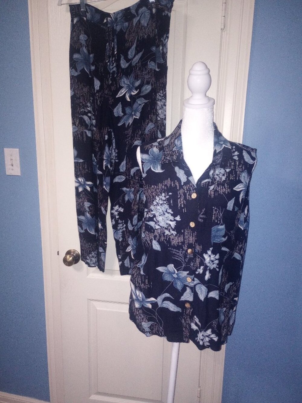 St John Bay Floral Capris Pant Set